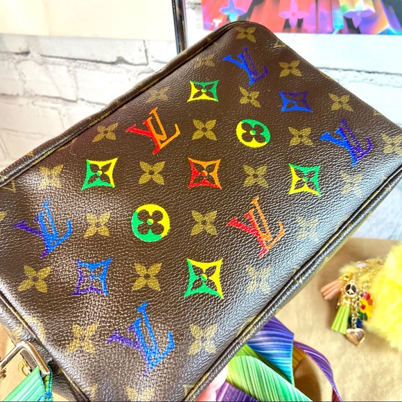 Louis Vuitton Trousse 23 Crossbody bag Custom Painted in rainbow with charms - Picture 5 of 16